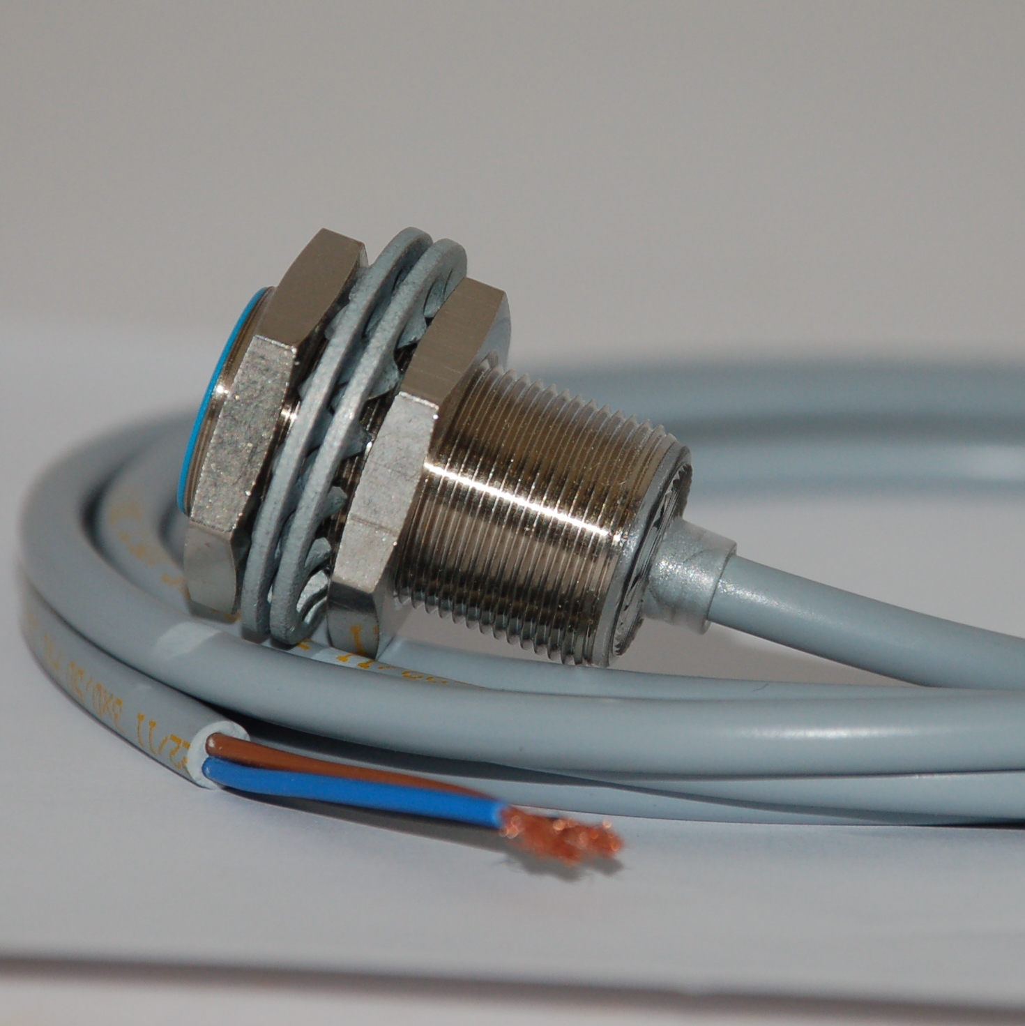 BDC inductive proximity sensor with 2m cable ...